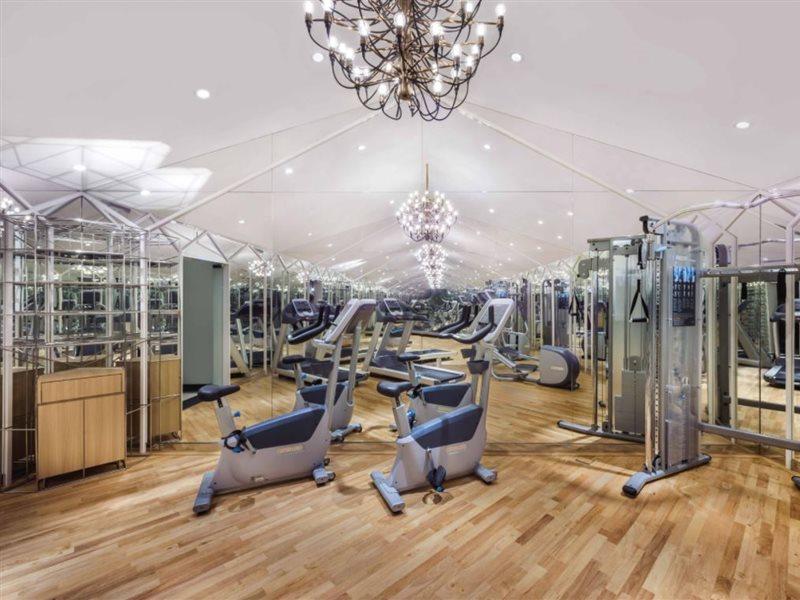 槟城众望酒店 乔治敦 外观 照片 The gym at The Dorchester