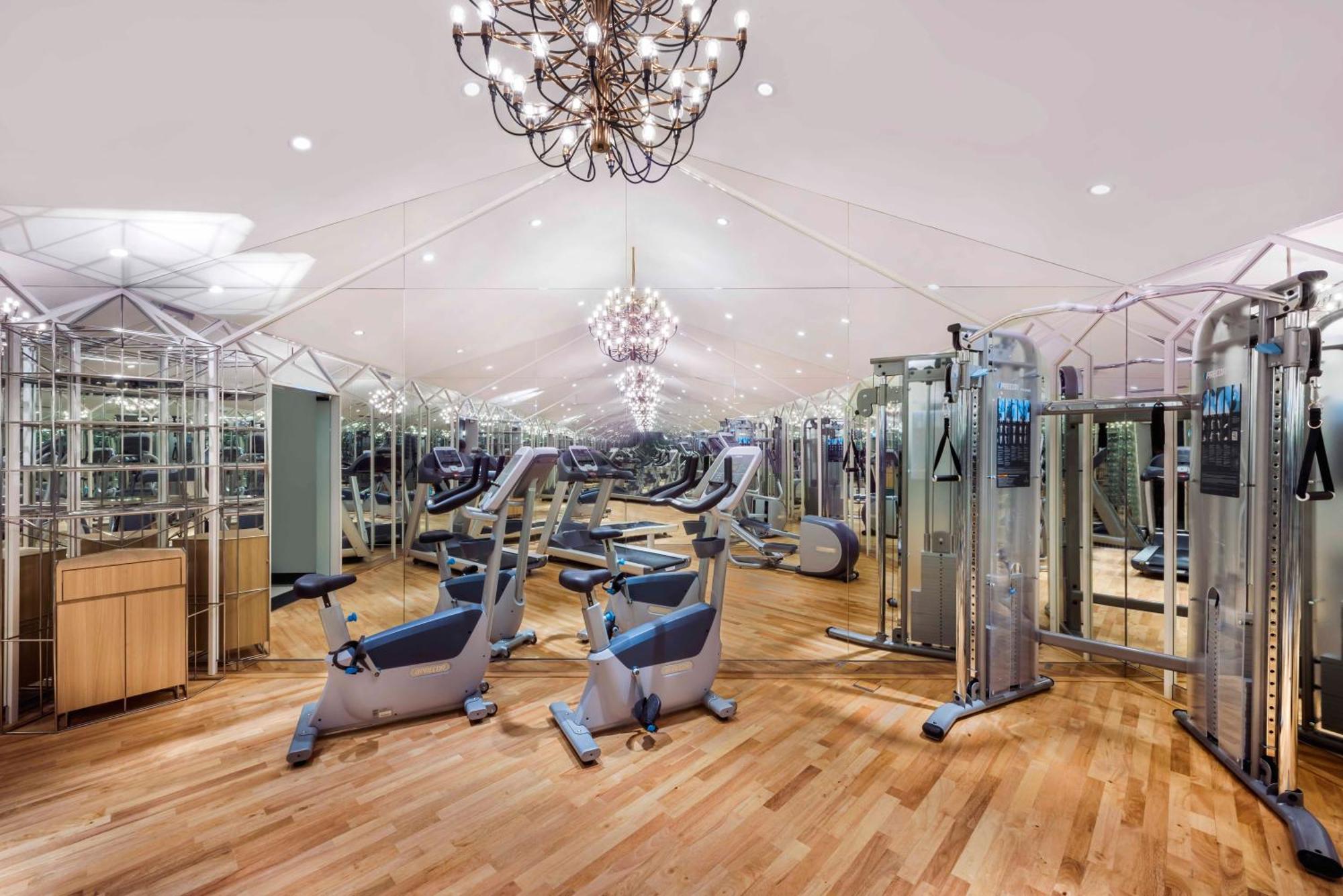 槟城众望酒店 乔治敦 外观 照片 The gym at The Dorchester